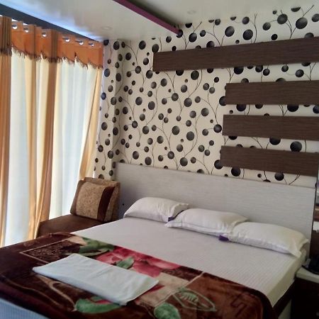 Hotel Rajmahal Tarapith Buitenkant foto