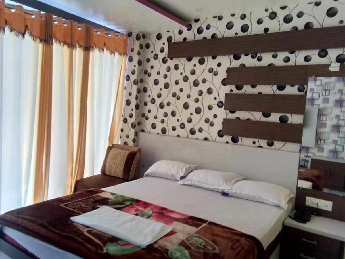 Hotel Rajmahal Tarapith Buitenkant foto
