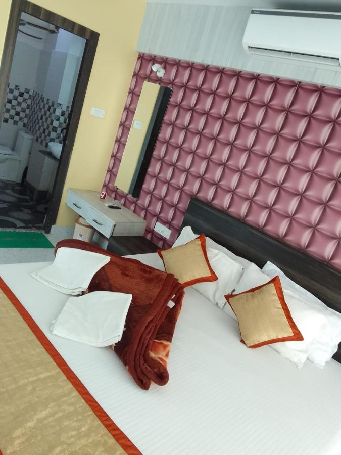 Hotel Rajmahal Tarapith Buitenkant foto